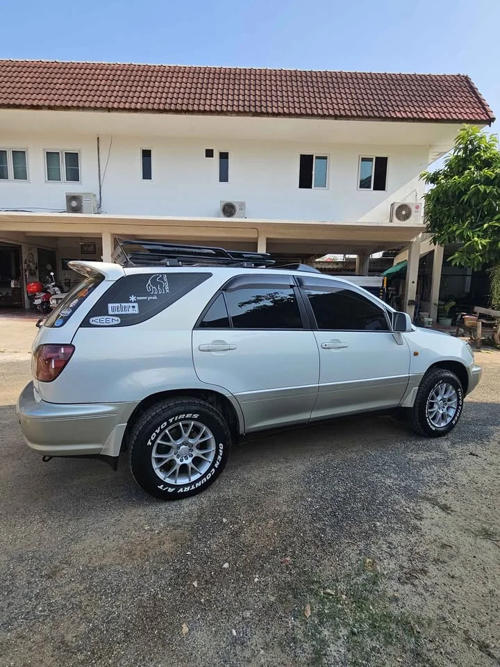 2000 Toyota Harrier I 3