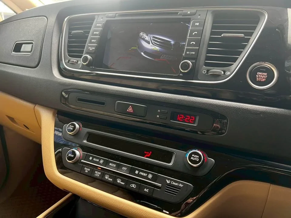 2015 Kia Carnival III 2