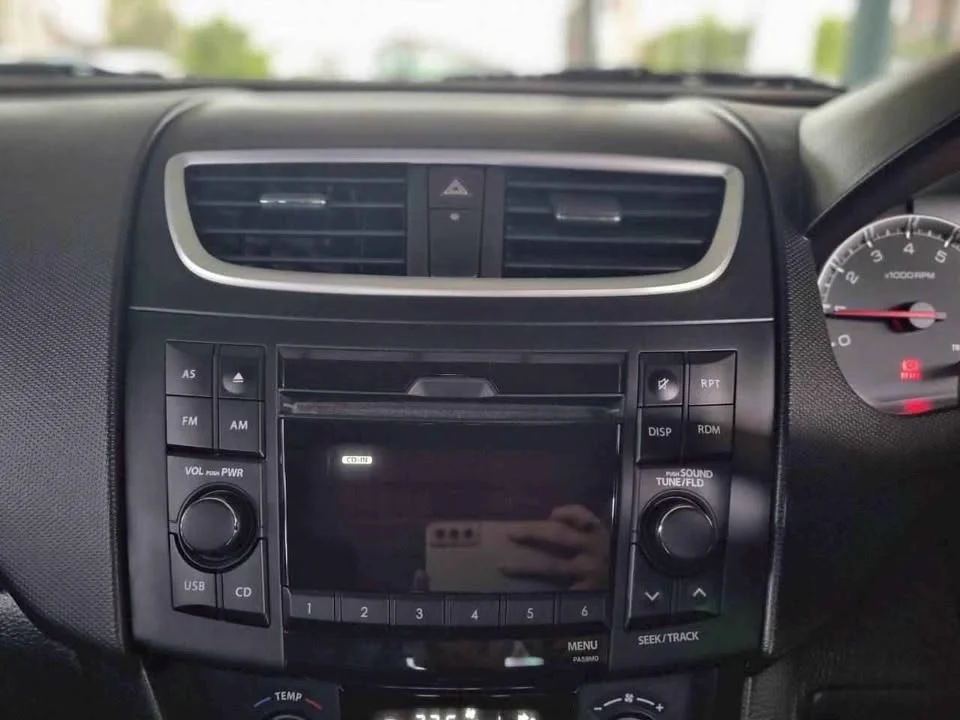 2013 Suzuki Swift II 3