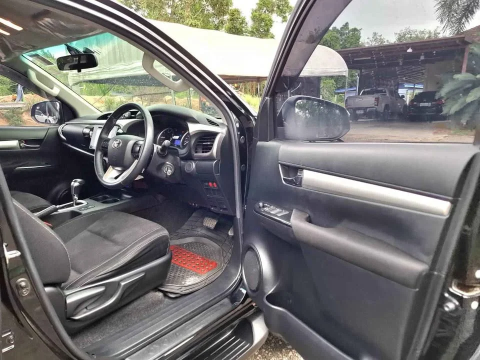 2018 Toyota Hilux VIII 2
