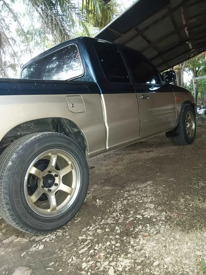 2002 Mazda 2500 Fighter V 2