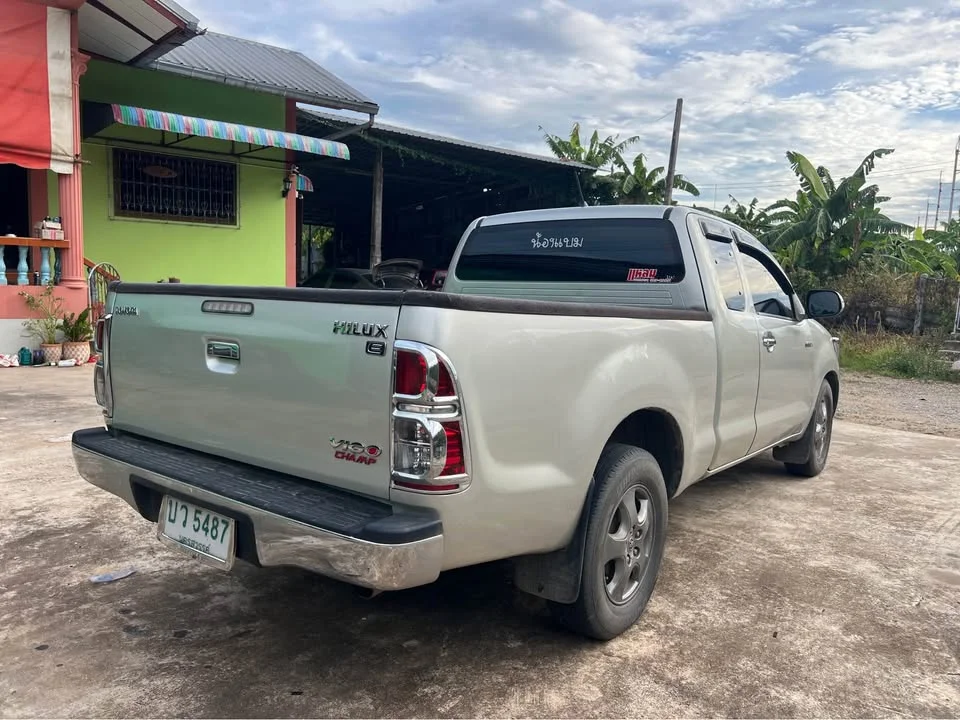 2011 Toyota Hilux VII 2