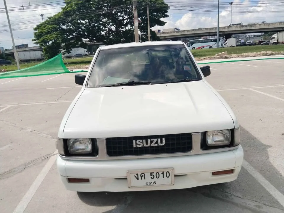 1990 Isuzu TFR III 2