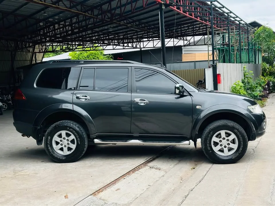 2011 Mitsubishi Pajero Sport II 2