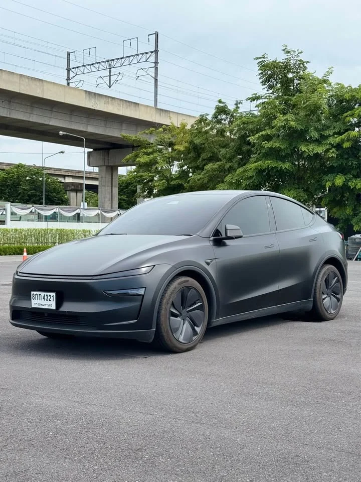 2025 Tesla Model Y 2