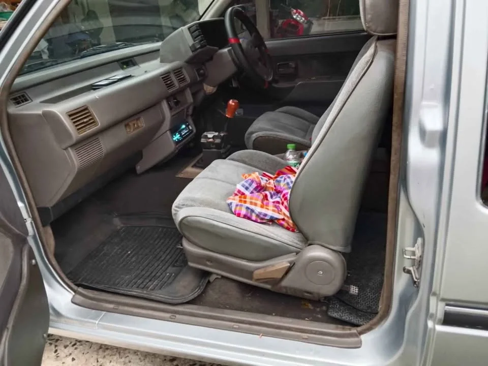 1995 Isuzu TFR III 3