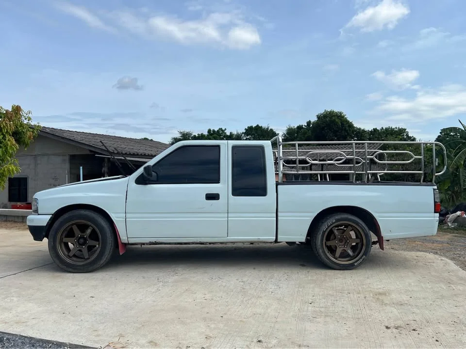 1993 Isuzu TFR III 2