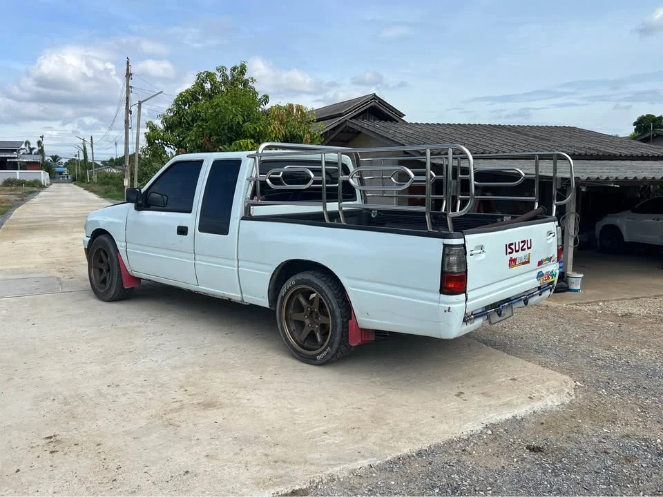 1993 Isuzu TFR III 3