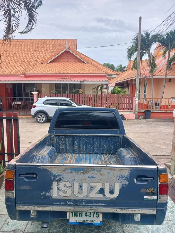 1991 Isuzu TFR III 2