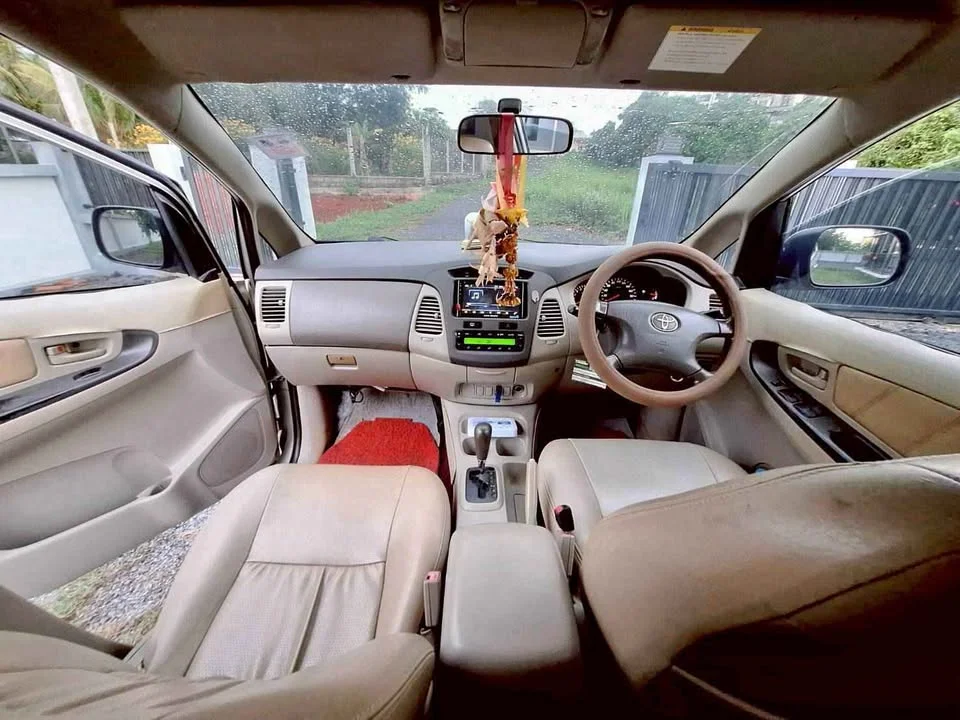 2011 Toyota Innova I 2
