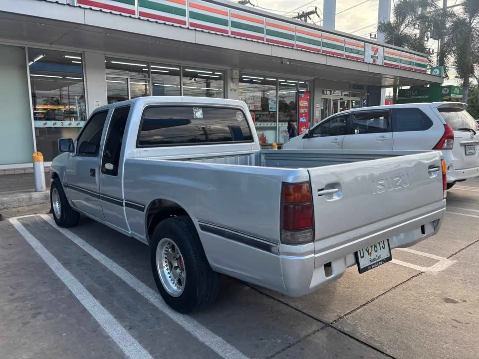 1996 Isuzu TFR III 3