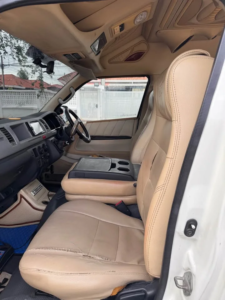 2011 Toyota Commuter V (H200) 2
