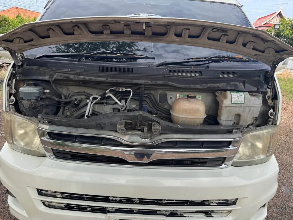 2011 Toyota Commuter V (H200) 3
