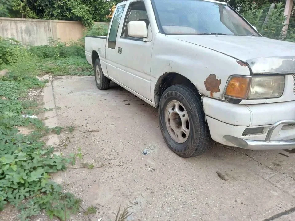 1993 Isuzu TFR III 2
