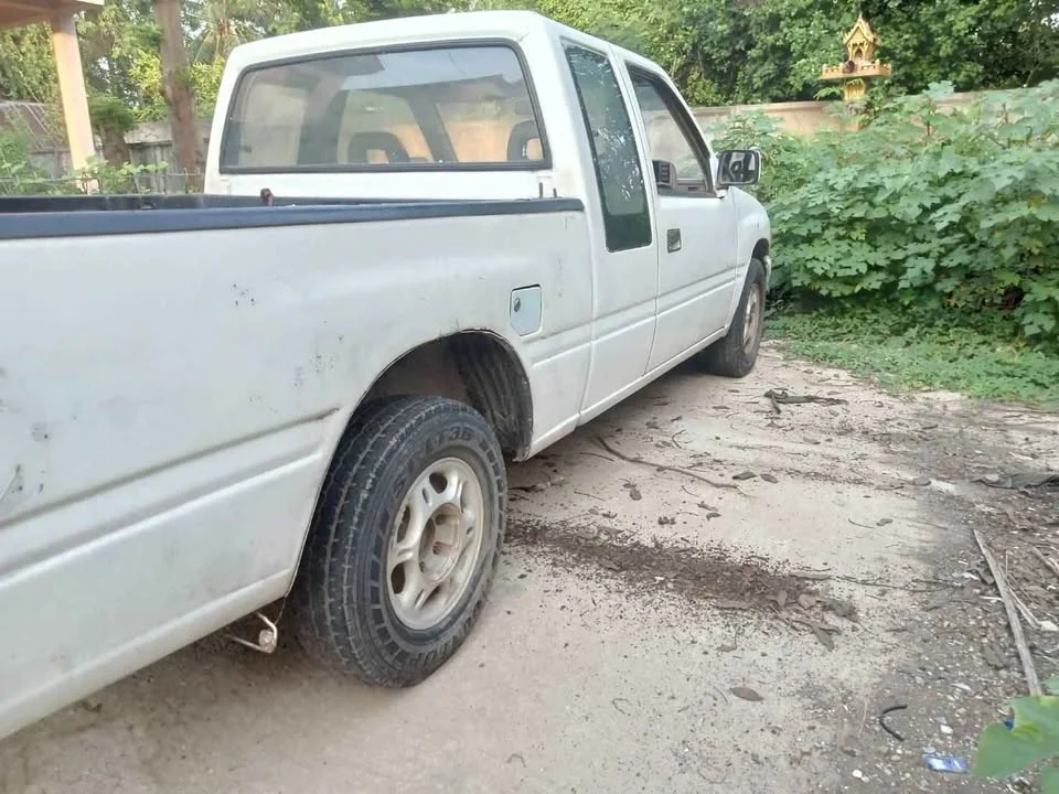 1993 Isuzu TFR III 3