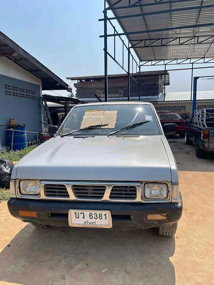 1990 Nissan Big M D21 3