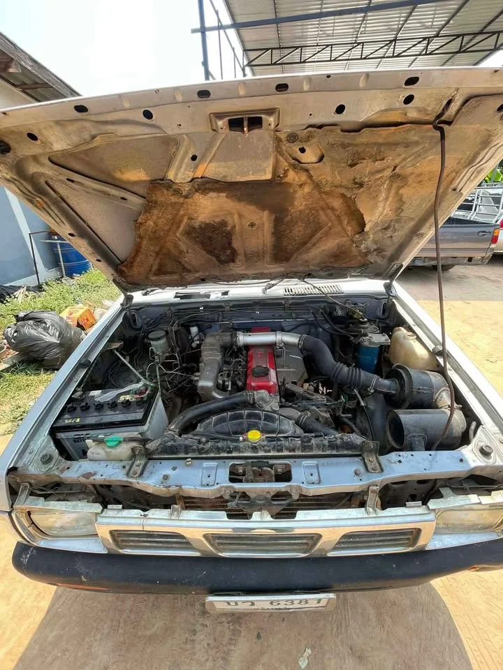 1990 Nissan Big M D21 2