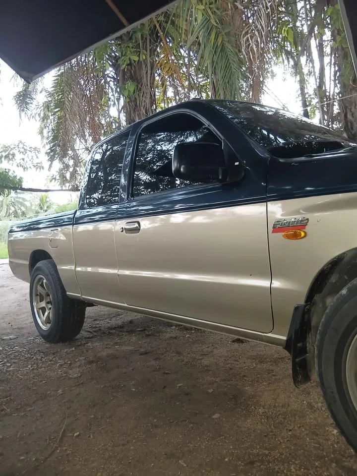 Mazda 2500 Fighter V 3