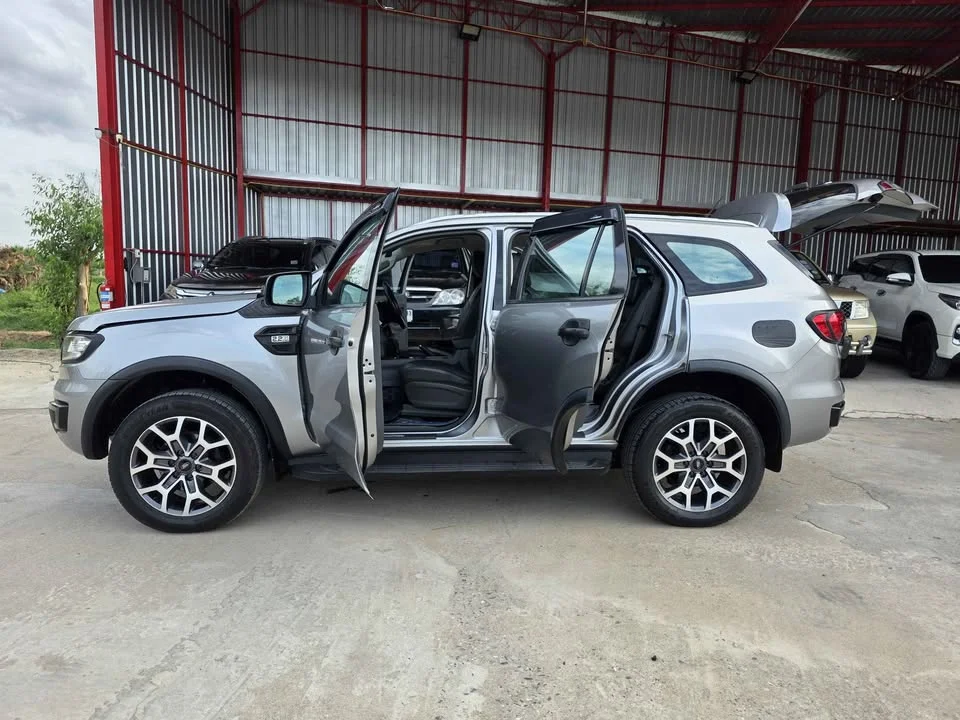 2017 Ford Everest II 2