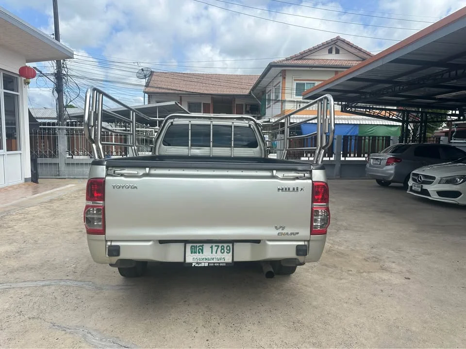 2013 Toyota Hilux VII 2