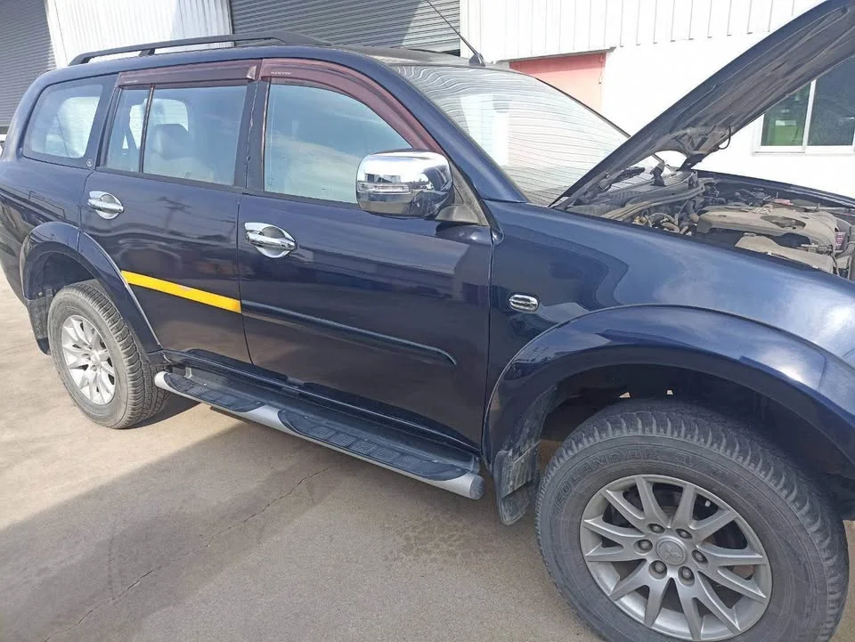 2012 Mitsubishi Pajero Sport II 2