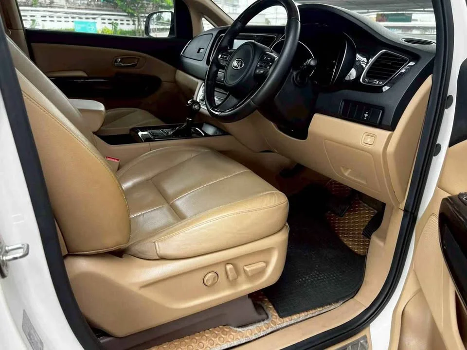 2015 Kia Carnival III 2
