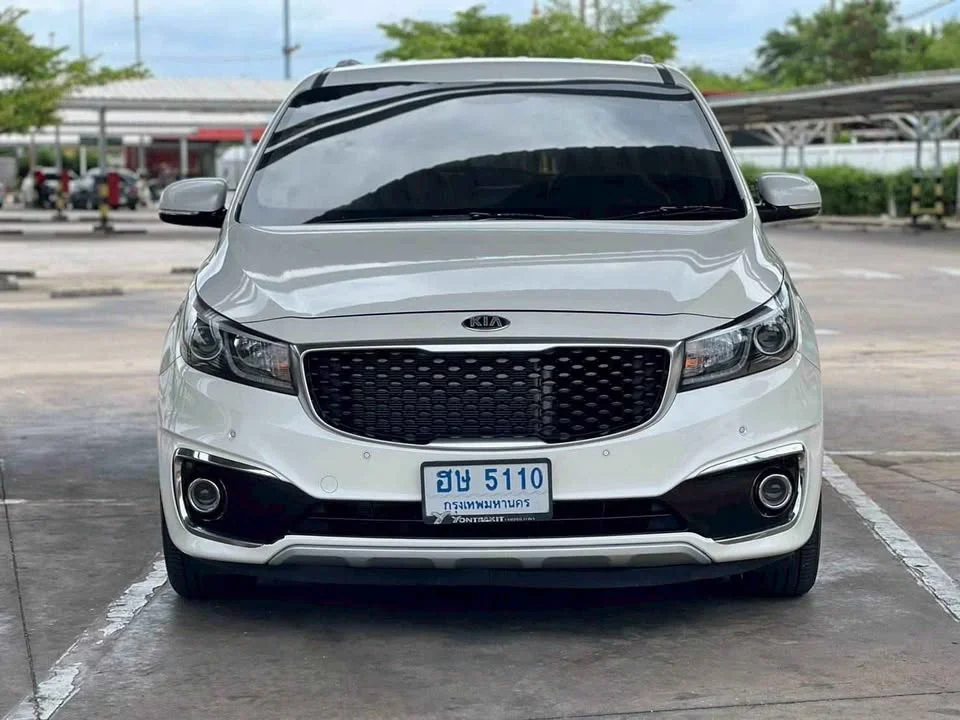 2015 Kia Carnival III 3