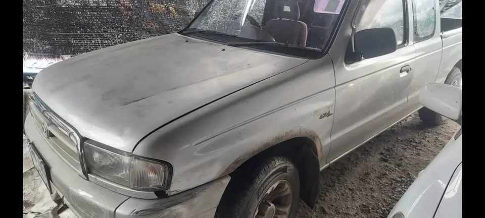 2004 Mazda 2500 Fighter V 2