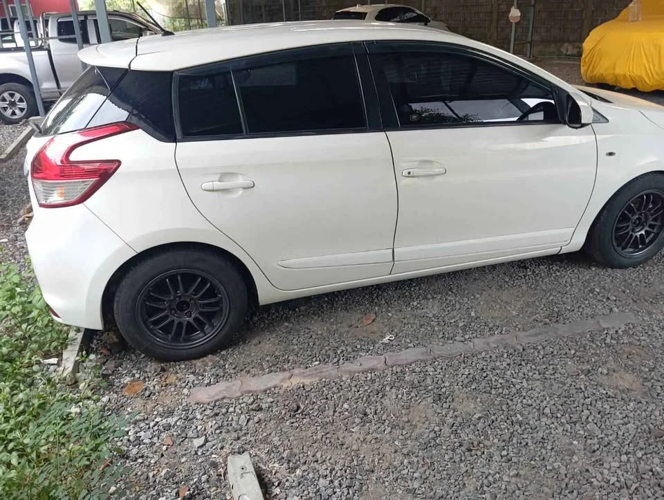 2015 Toyota Yaris III 2