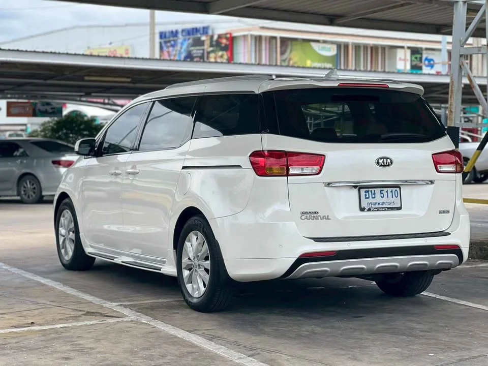 2015 Kia Carnival III 2