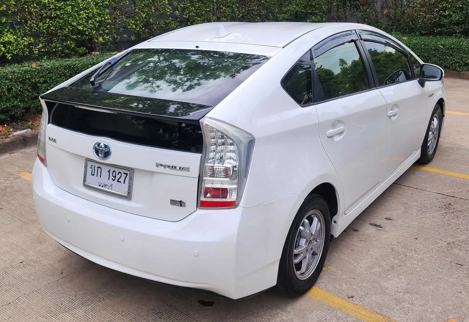 2011 Toyota Prius III 3