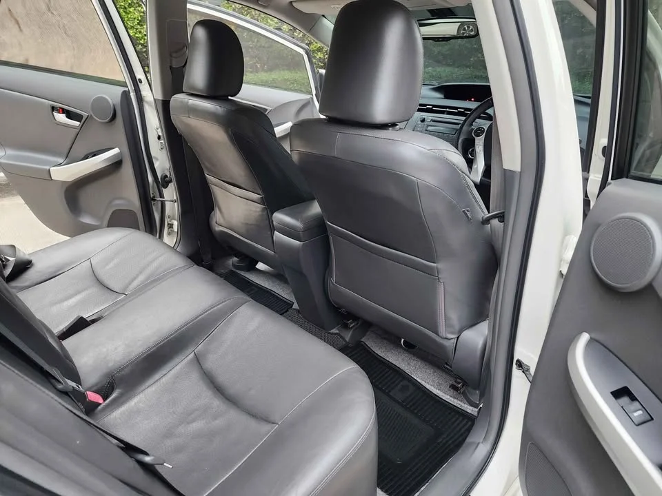 2011 Toyota Prius III 2