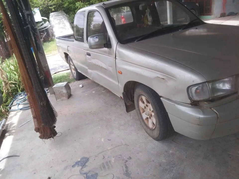 2001 Mazda 2500 Fighter V 2
