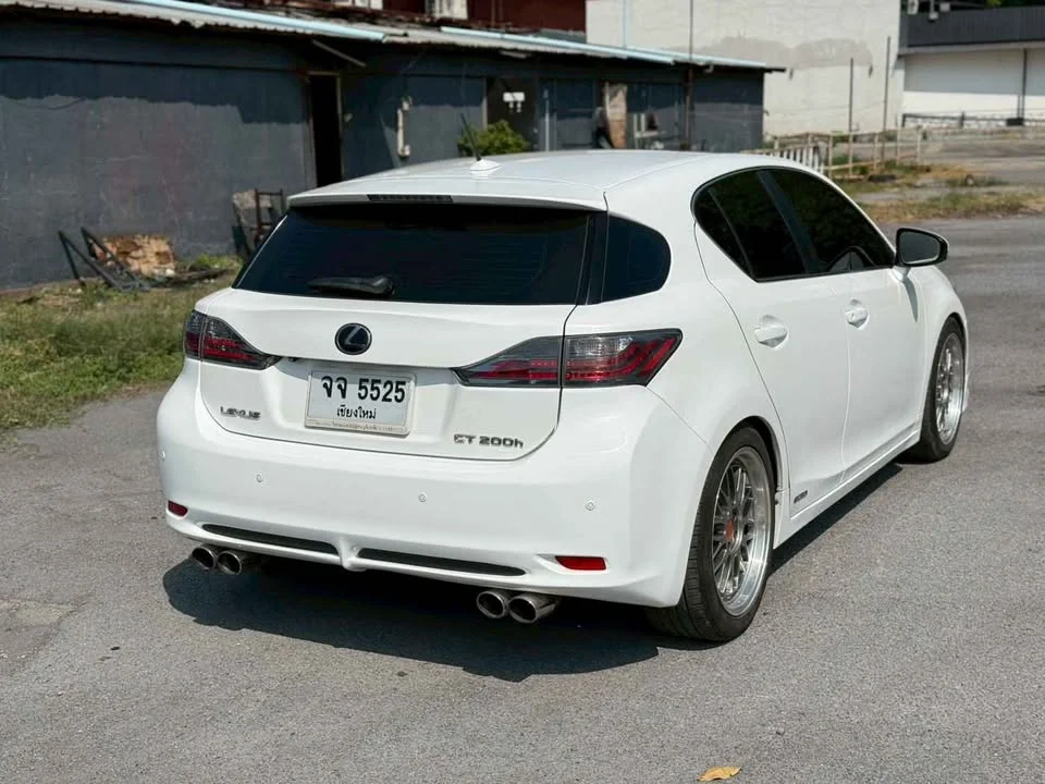 2011 Lexus CT A10 2