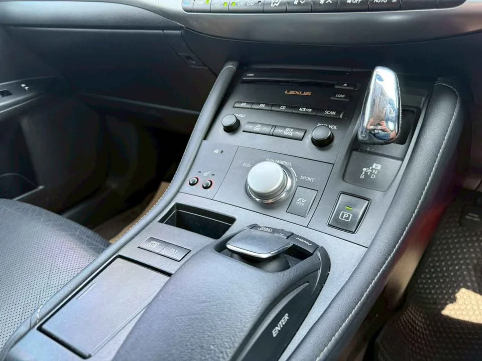 2011 Lexus CT A10 3