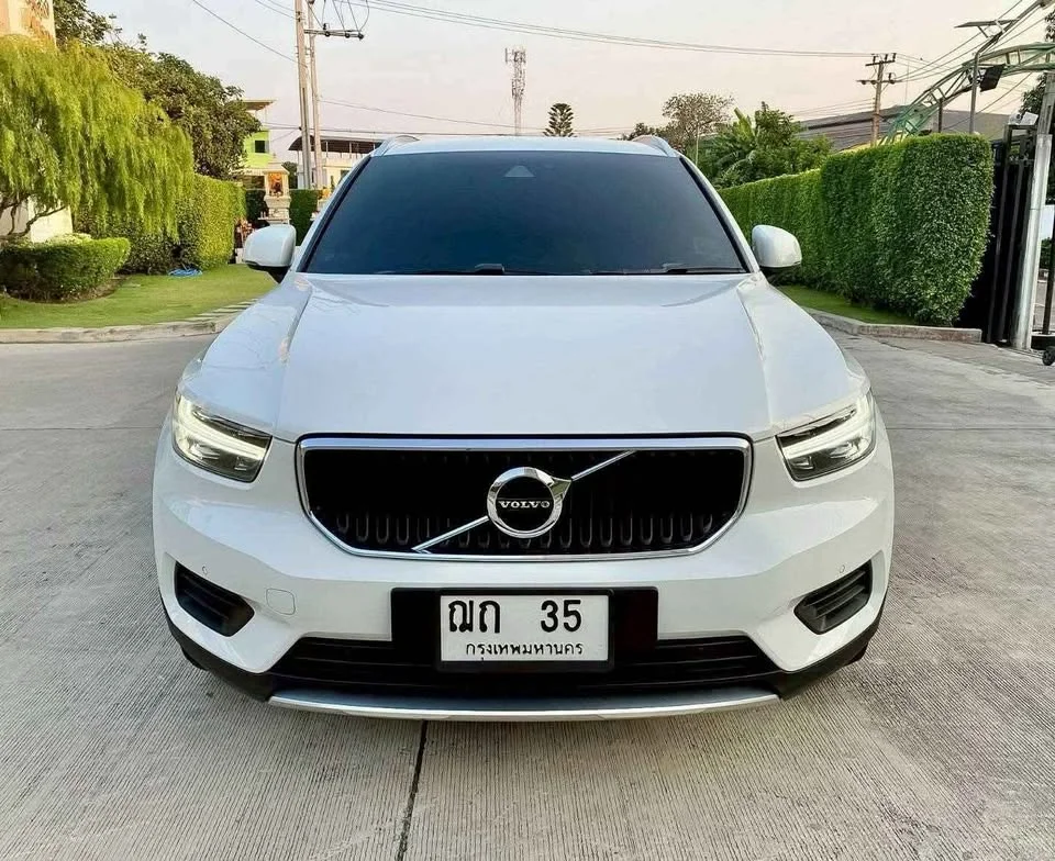 2020 Volvo XC40 2