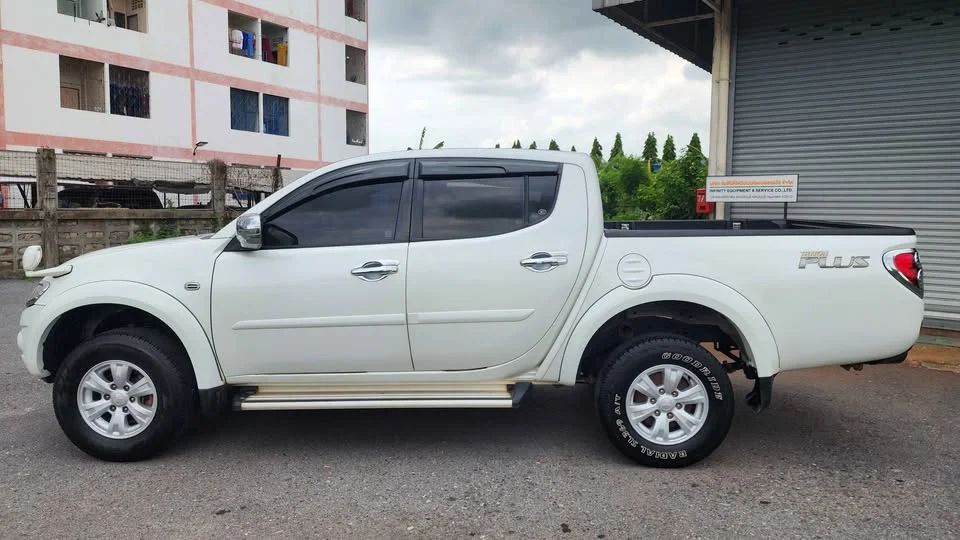 2014 Mitsubishi Triton IV 3