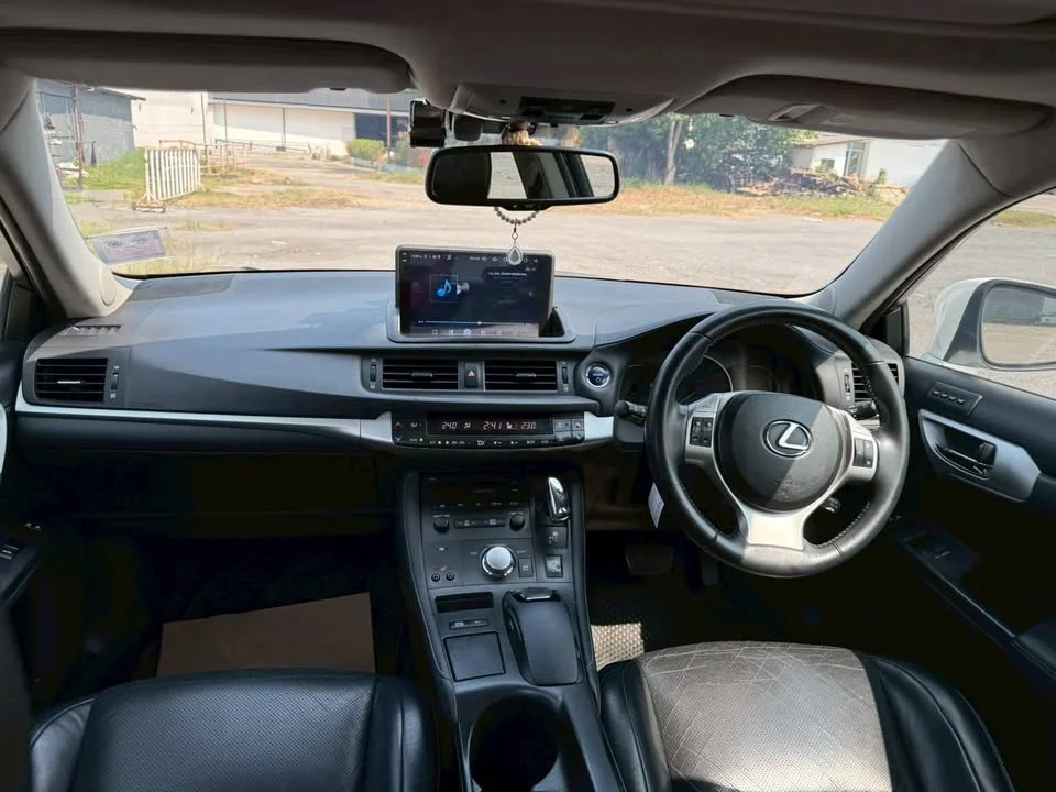 2011 Lexus CT A10 2