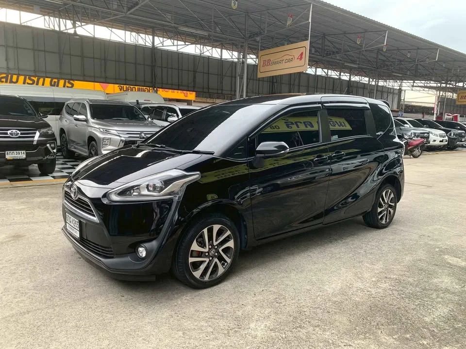 2017 Toyota Sienta II 3