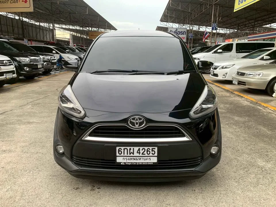 2017 Toyota Sienta II 2