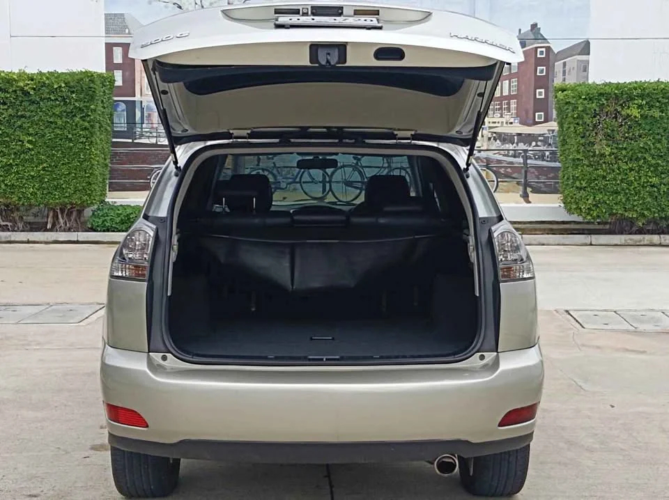 2004 Toyota Harrier II 2