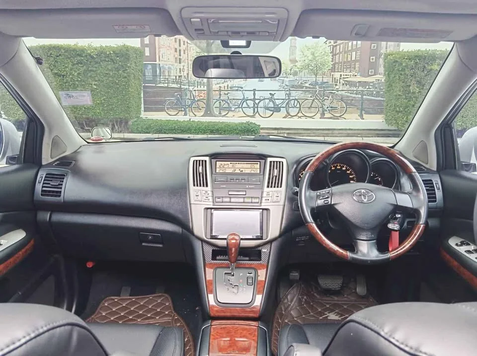 2004 Toyota Harrier II 3