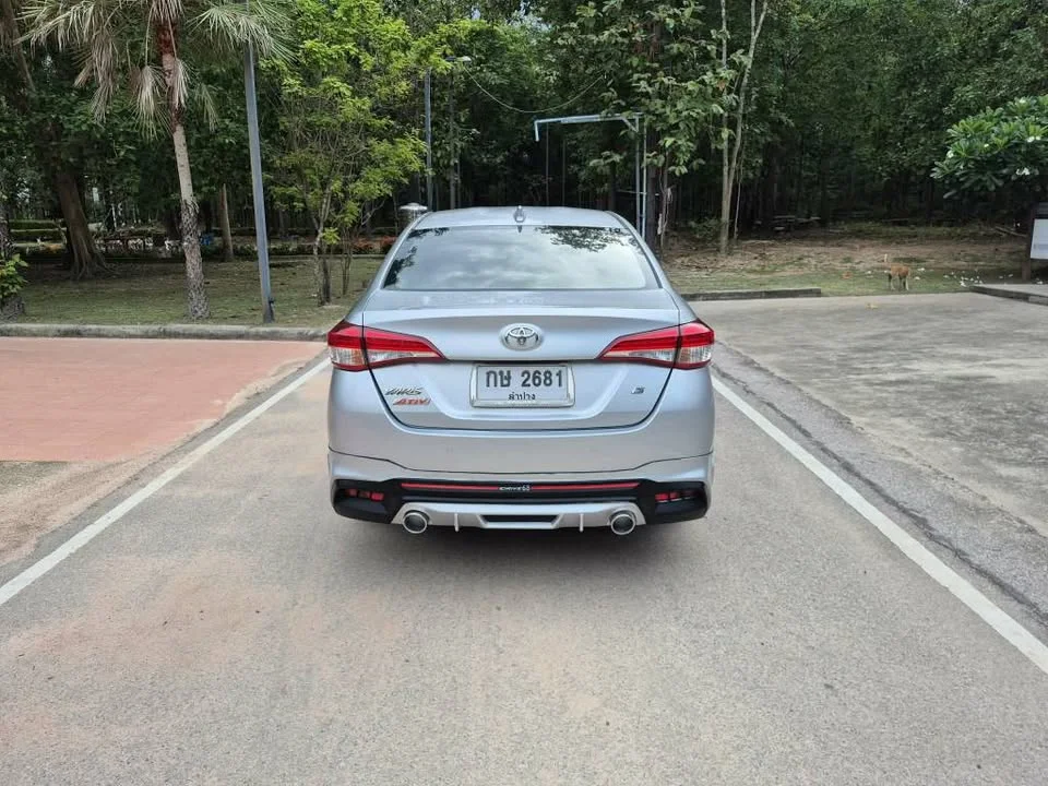 2017 Toyota Yaris ATIV III 2