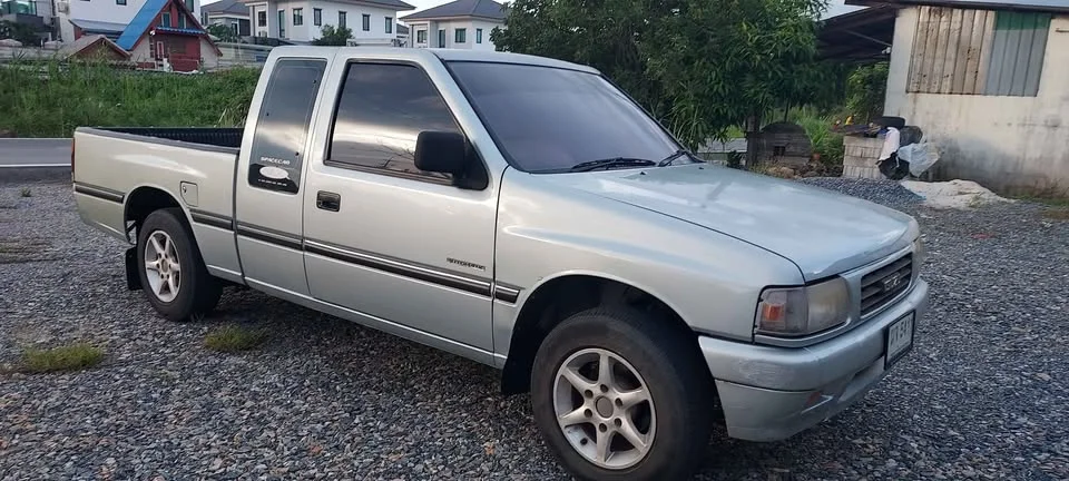 1996 Isuzu TFR III 2