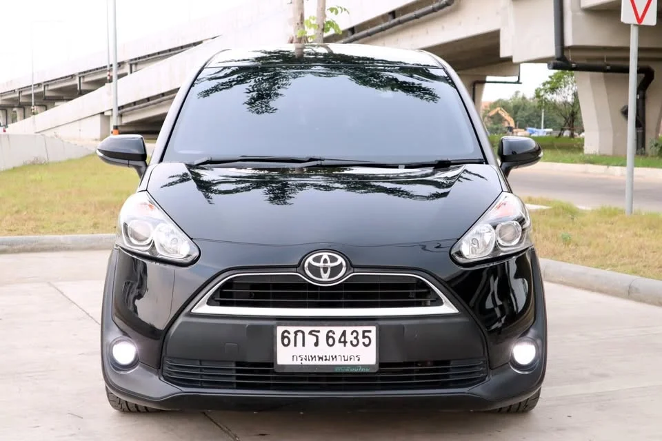 2017 Toyota Sienta II 3