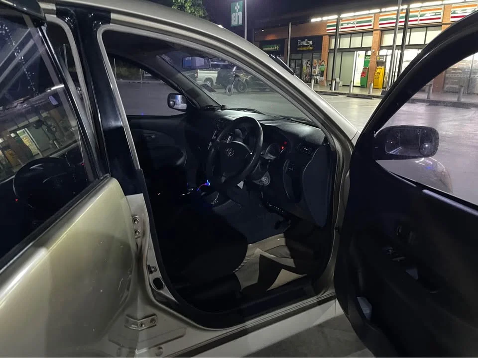 2004 Toyota Avanza I 3