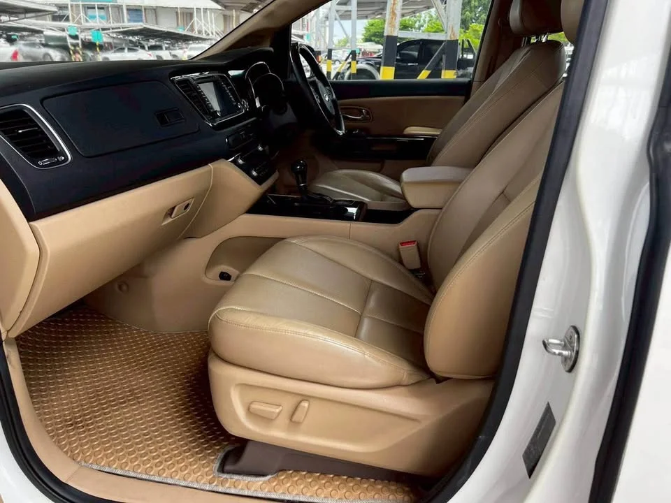 2015 Kia Carnival III 2