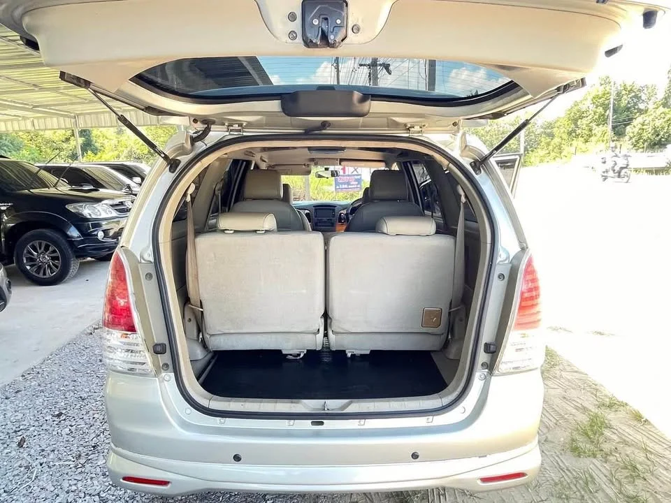 2010 Toyota Innova I 2