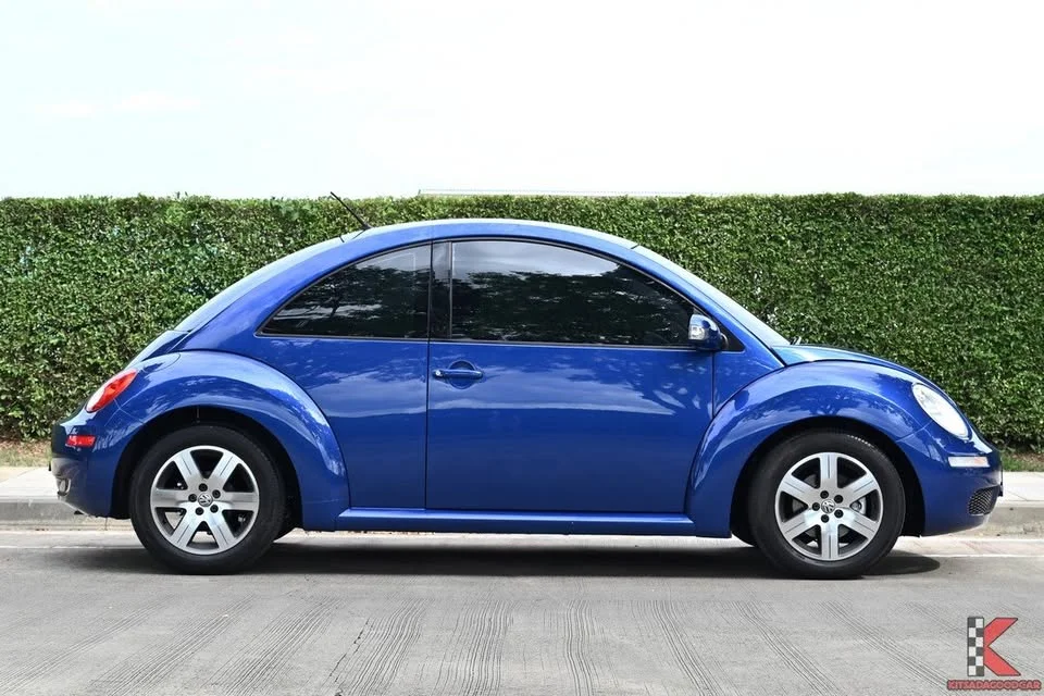 2011 Volkswagen New Beetle 3