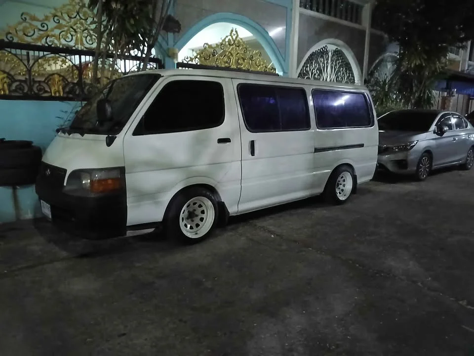 2000 Toyota Commuter IV (H100) 2